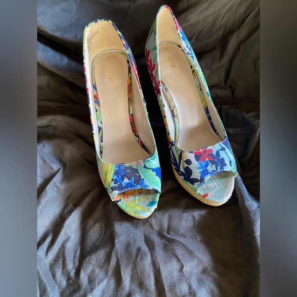 Apt. 9 Shoes - Flowered heels